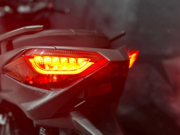 YAMAHA XMAX TECH MAX 125 - Imagen 10
