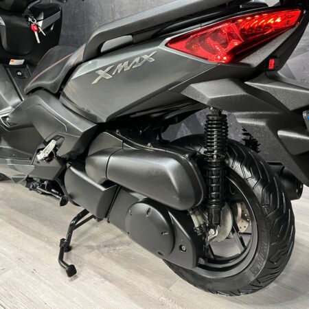 YAMAHA X-MAX 250
