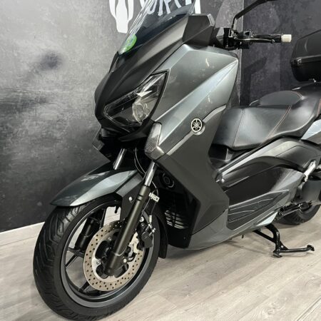 YAMAHA X-MAX 250